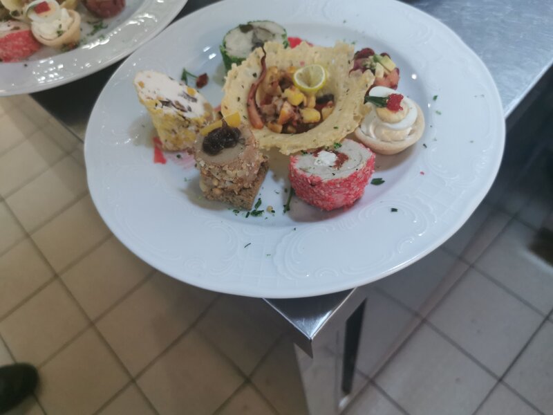 Bucatar cu 8 ani de experienta cauta loc de munca