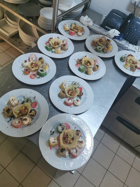 Bucatar cu 8 ani de experienta cauta loc de munca